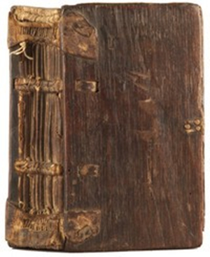 来自12世纪初法国的线装图书，白色鹿皮做的书皮已经磨掉，只有内侧还残留一点